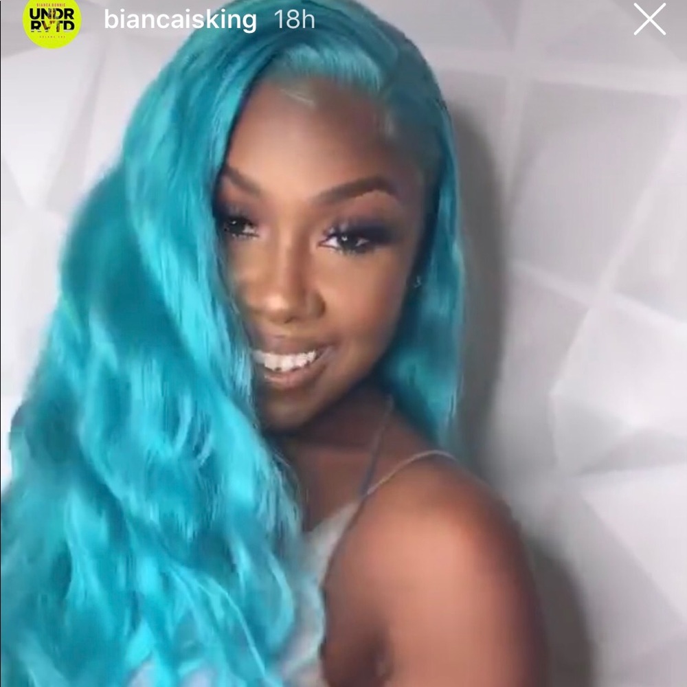 Aquamarine lace wig